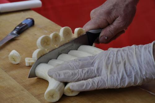 cutting-bananas
